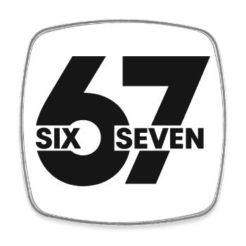 67 Six Seven – Minimal Streetwear Design - Viereckiger Kühlschrankmagnet - Weiß - Vorne