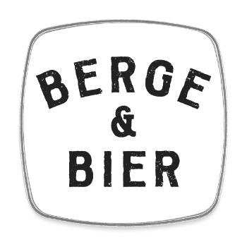 Berge und Bier - Viereckiger Kühlschrankmagnet - Weiß - Vorne