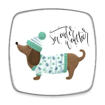 Dackel mit Pullover und Mütze - Sweater Weather - Viereckiger Kühlschrankmagnet - Weiß - Vorne