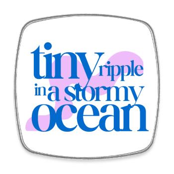 Tiny ripple in a stormy ocean (rosè background) - Square fridge magnet - white - Front