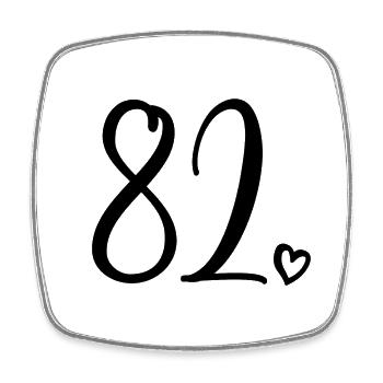 Mignon numéro 82, 82 ans, cadeau de 82e anniversaire - Magnet carré - blanc - Devant