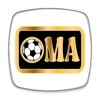 Schriftzug OMA - RENTNERIN FUßBALL - Viereckiger Kühlschrankmagnet - Weiß - Vorne
