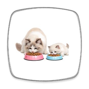Maman chatte poupée de chiffon mange avec son chaton - Magnet carré - blanc - Devant