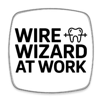 WIRE WIZARD AT WORK Assistant dentaire professionnel - Magnet carré - blanc - Devant