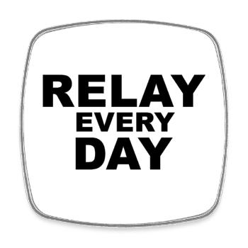 Relay Every Day Bold Outline - Viereckiger Kühlschrankmagnet - Weiß - Vorne