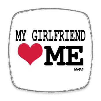 My girlfriend loves me - humour de couple - Magnet carré - blanc - Devant