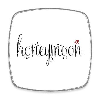 Schriftzug Flitterwochen - mit kleinen Herzen - Viereckiger Kühlschrankmagnet - Weiß - Vorne