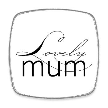 Schriftzug Lovely Mum für die liebevolle Mutter - Viereckiger Kühlschrankmagnet - Weiß - Vorne