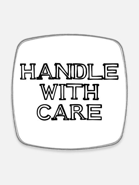 HANDLE WITH CARE Schriftzug handgezeichnet - Viereckiger Kühlschrankmagnet - Weiß