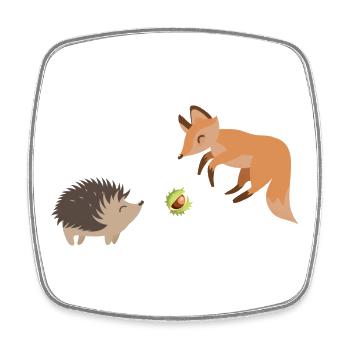 Renard et hérisson jouent au football avec une châtaigne - Magnet carré - blanc - Devant