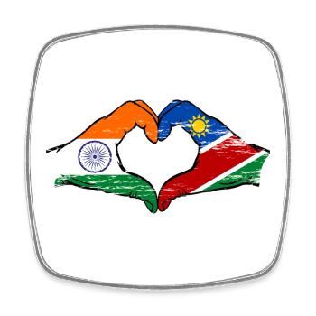 Drapeau de l'Inde et de la Namibie, mains en forme de cœur utilisées - Magnet carré - blanc - Devant