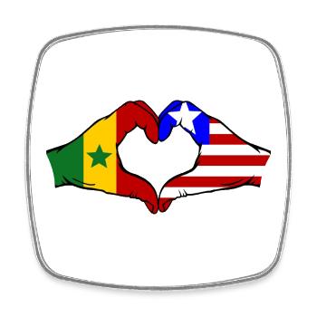Senegal_Liberia_Flagge_Haende_Herzform - Viereckiger Kühlschrankmagnet - Weiß - Vorne