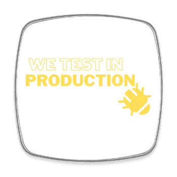 « We test in production » - running joke with coders - Magnet carré - blanc - Devant