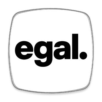 egal. Minimal Deutsches Meme T-Shirt - Viereckiger Kühlschrankmagnet - Weiß - Vorne