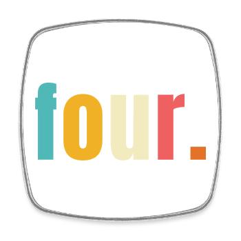 Four Vier Jahre 4. Geburtstag Text Schrift Bunt - Viereckiger Kühlschrankmagnet - Weiß - Vorne