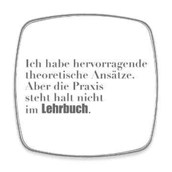 Theoretisches Wissen vs. Praxis - Viereckiger Kühlschrankmagnet - Weiß - Vorne