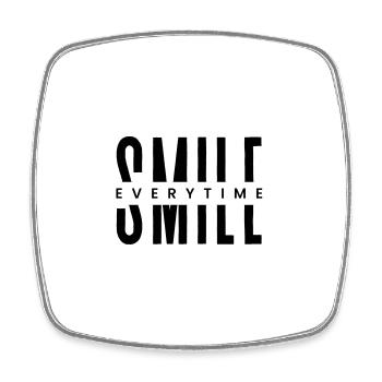 Jedes Mal lächeln – Minimale positive Typografie - Viereckiger Kühlschrankmagnet - Weiß - Vorne