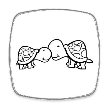 2 tortues se câlinant, un doux couple qui s'embrasse, une équipe amoureuse - Magnet carré - blanc - Devant