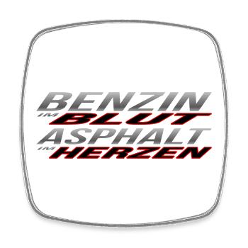 Benzin im Blut, Asphalt im Herzen - Viereckiger Kühlschrankmagnet - Weiß - Vorne