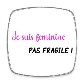 Je suis féminine pas fragile - PNK BLK - Magnet carré - blanc - Devant