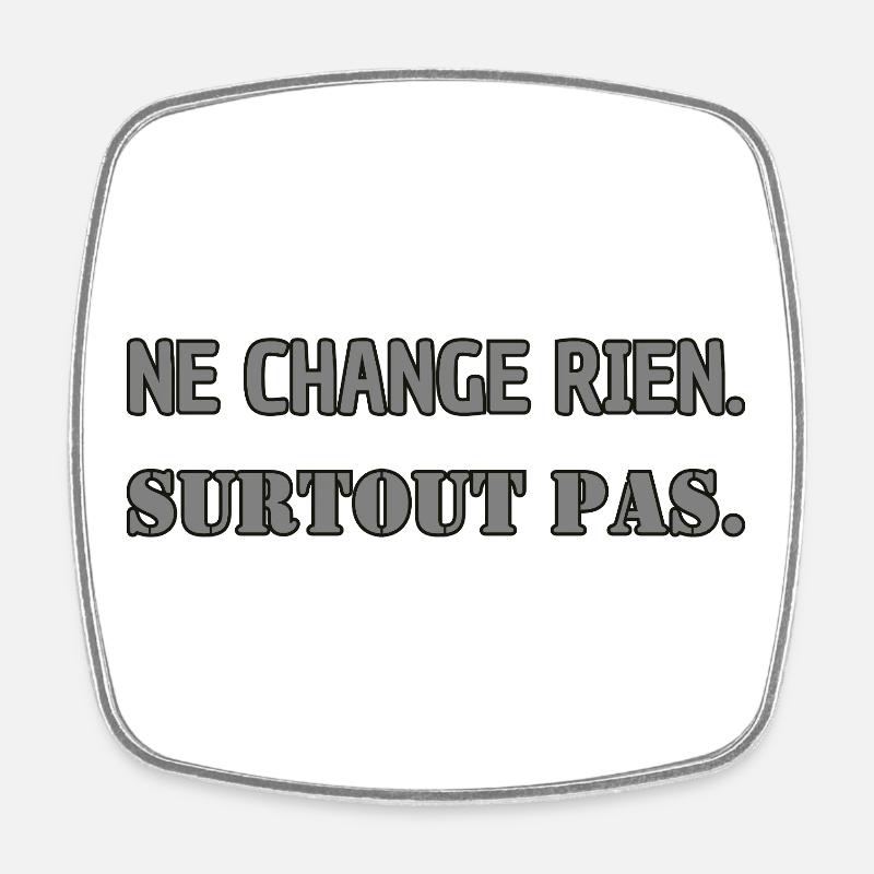 Ändert nichts. Auf keinen Fall. - Viereckiger Kühlschrankmagnet - Weiß