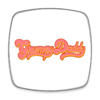 Grumpy Daddy Retro Script - Farbe "Exploitation" - Viereckiger Kühlschrankmagnet - Weiß - Vorne