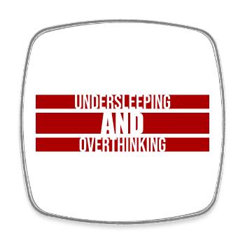 Undersleeping And Overthinking Lustig Müde Spruch - Viereckiger Kühlschrankmagnet - Weiß - Vorne