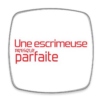 T-shirt Escrimeuse Presque Parfaite Humour - Magnet carré - blanc - Devant