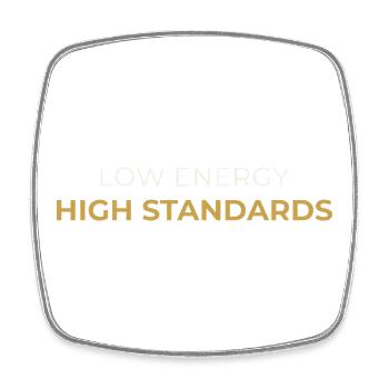 Niedrige Energie – Hohe Standards - Viereckiger Kühlschrankmagnet - Weiß - Vorne