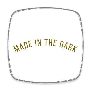 MADE IN THE DARK - Motivation - Viereckiger Kühlschrankmagnet - Weiß - Vorne