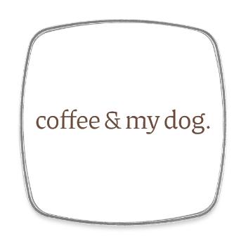 Kaffee & Hund – Retro Typo Design - Viereckiger Kühlschrankmagnet - Weiß - Vorne