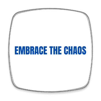 Umarme die Chaos Bold-Typografie - Viereckiger Kühlschrankmagnet - Weiß - Vorne