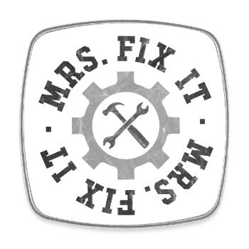 Mrs Fix It - Square fridge magnet - white - Front