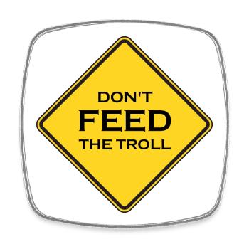 Füttere keinen Troll Schild - Viereckiger Kühlschrankmagnet - Weiß - Vorne