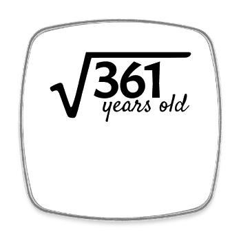 19. Geburtstag - 19 Jahre alt Wurzel Mathe - Viereckiger Kühlschrankmagnet - Weiß - Vorne