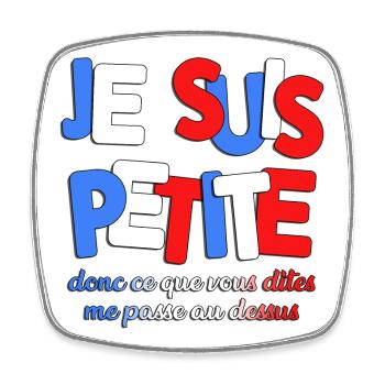JE SUIS PETIE DONC CE QUE VOUS DITES ME PASSE - Magnet carré - blanc - Devant