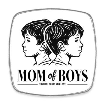 Mom of Boys - Through Chaos and Love | Mama Jungs - Viereckiger Kühlschrankmagnet - Weiß - Vorne