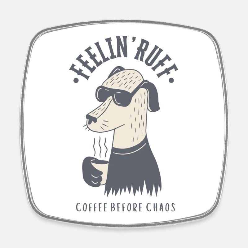Feelin’ Ruff – Kaffee vor dem Chaos - Viereckiger Kühlschrankmagnet - Weiß