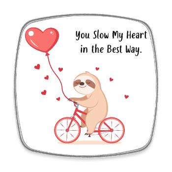 Faultier mit Herzballon – Geschenk zum Valentinstag - Viereckiger Kühlschrankmagnet - Weiß - Vorne