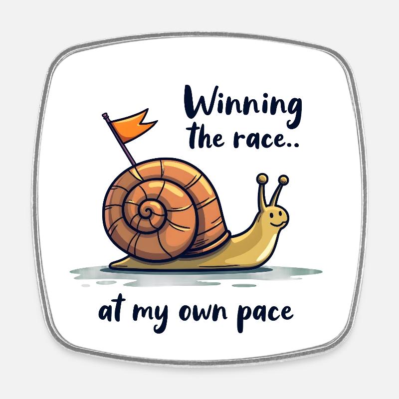 Escargot avec drapeau « Gagner la course » - Magnet carré - blanc