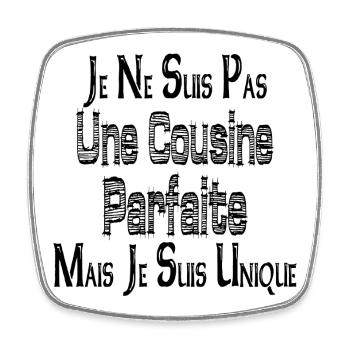 Pas une Cousine Parfaite Mais je suis Unique - Magnet carré - blanc - Devant
