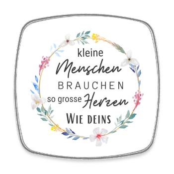 Kleine Menschen brauchen so große Herzen wie deins - Viereckiger Kühlschrankmagnet - Weiß - Vorne