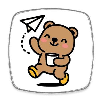 Ours en peluche heureux avec avion en papier - Magnet carré - blanc - Devant