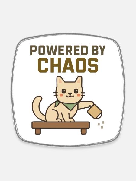 Propulsé par le Chaos - Chat Espiègle Renverse un café - Magnet carré - blanc