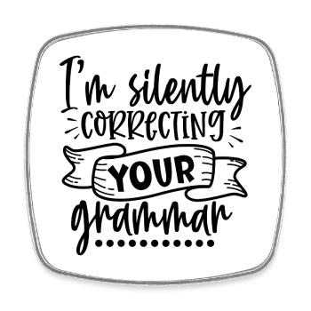 Silently Correcting Your Grammar – Lustiges Shirt - Viereckiger Kühlschrankmagnet - Weiß - Vorne