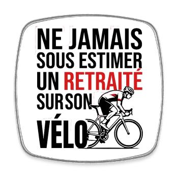 Ne jamais sous estimer un retraité sur son vélo - Magnet carré - blanc - Devant