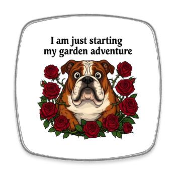 Début de l’aventure dans le jardin - Bouledogue et roses rouges - Magnet carré - blanc - Devant