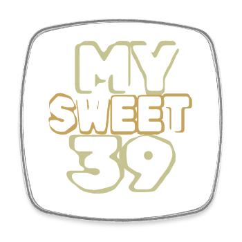 39 - Square fridge magnet - white - Front