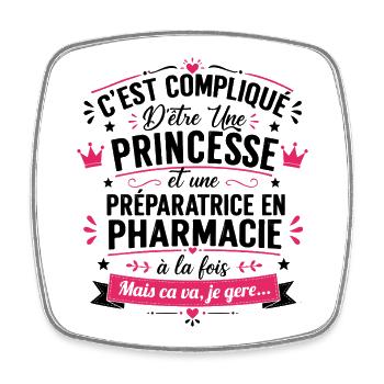 PRINCESSE ET UNE PREPARATRICE EN PHARMACIE - Magnet carré - blanc - Devant