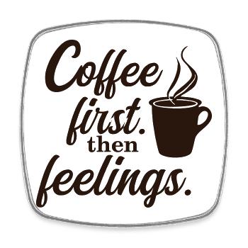 Coffee First. Then Feelings. – Mood Shirt - Viereckiger Kühlschrankmagnet - Weiß - Vorne